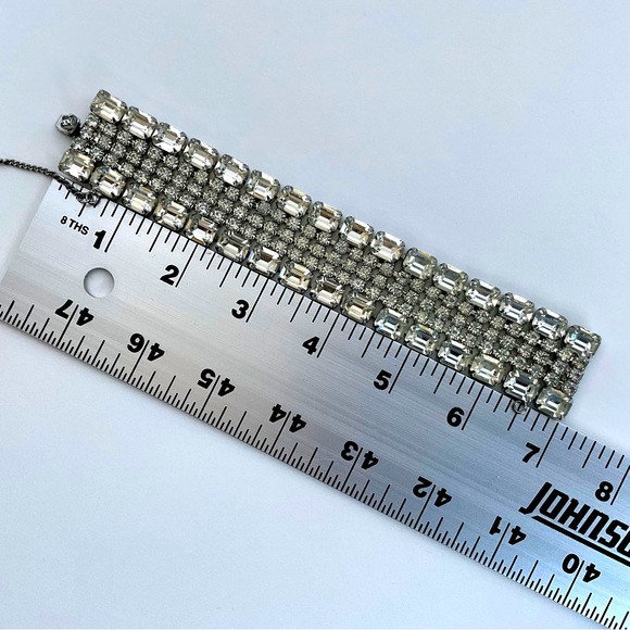 VINTAGE WEISS RHINESTONE CRYSTAL WIDE CUFF BRACELET - SIGNED - Picture 9 of 10